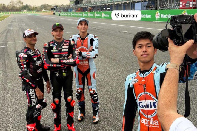 ドゥカティのライダーがフォーミュラカーに挑戦／オフロードで美女とタンデム【SNSピックアップMotoGP】