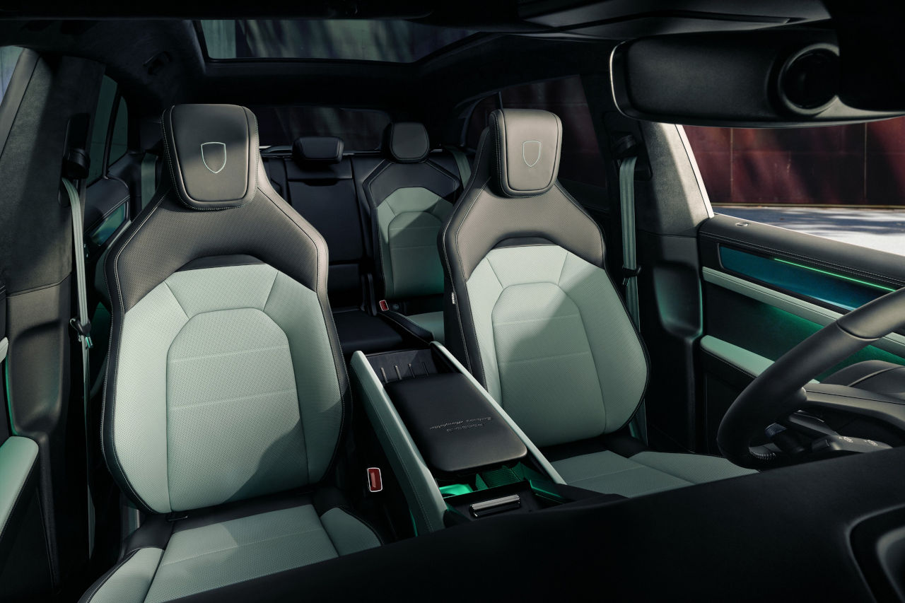 ポルシェ『カイエンSエレクトリック』の予約受注を開始。高性能とラグジュアリーを両立した電動SUV