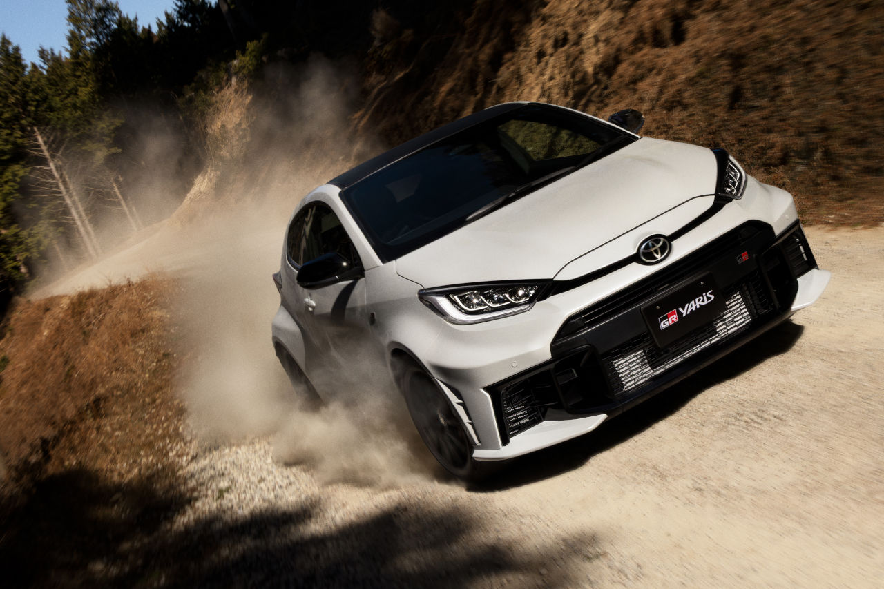『GRヤリス』がさらに進化。26式は新開発のステアリングと高性能タイヤを装着し4月発売