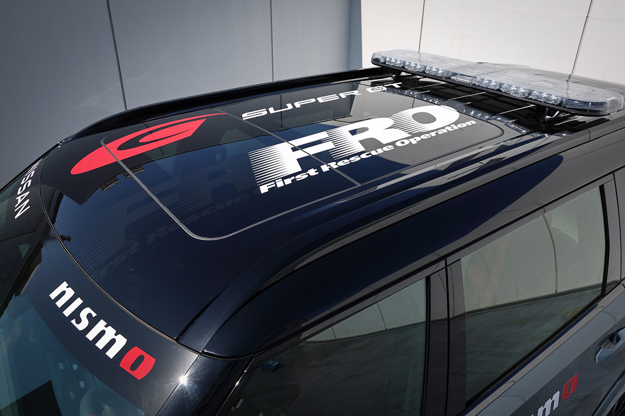 ニッサン、新型『パトロール・ニスモ』をスーパーGTのFRO車両に提供。第1戦で贈呈式を実施