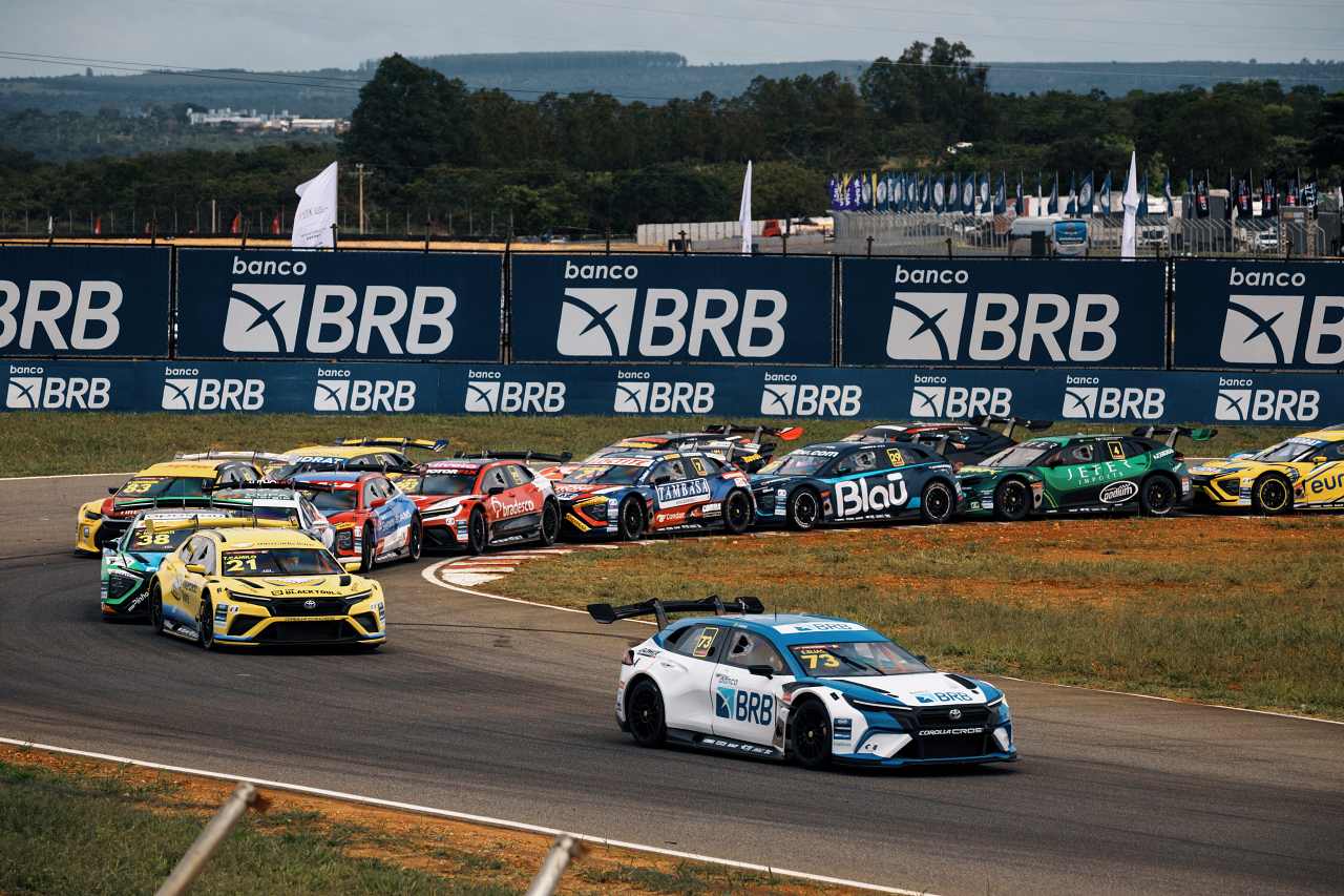 大排気量V8回帰のSUVストックは、酷暑のなか王者のミツビシ・エクリプスクロスが完勝／SCB開幕戦