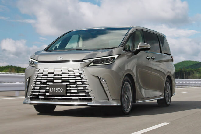 レクサス『LM』が一部改良。スライドドアイルミネーションや冷蔵庫ホルダーなどで利便性を向上