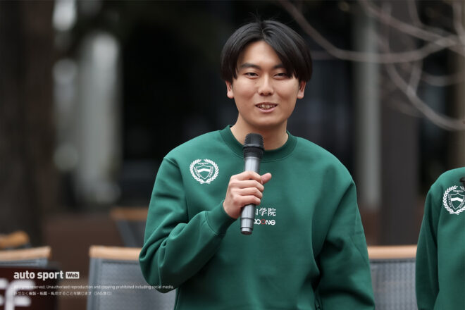 青山学院大学の“駅伝タスキ”をトヨタGRスープラGT4エボ2が装着。体育会自動車部が走らせるスーパー耐久車両が渋谷でお披露目