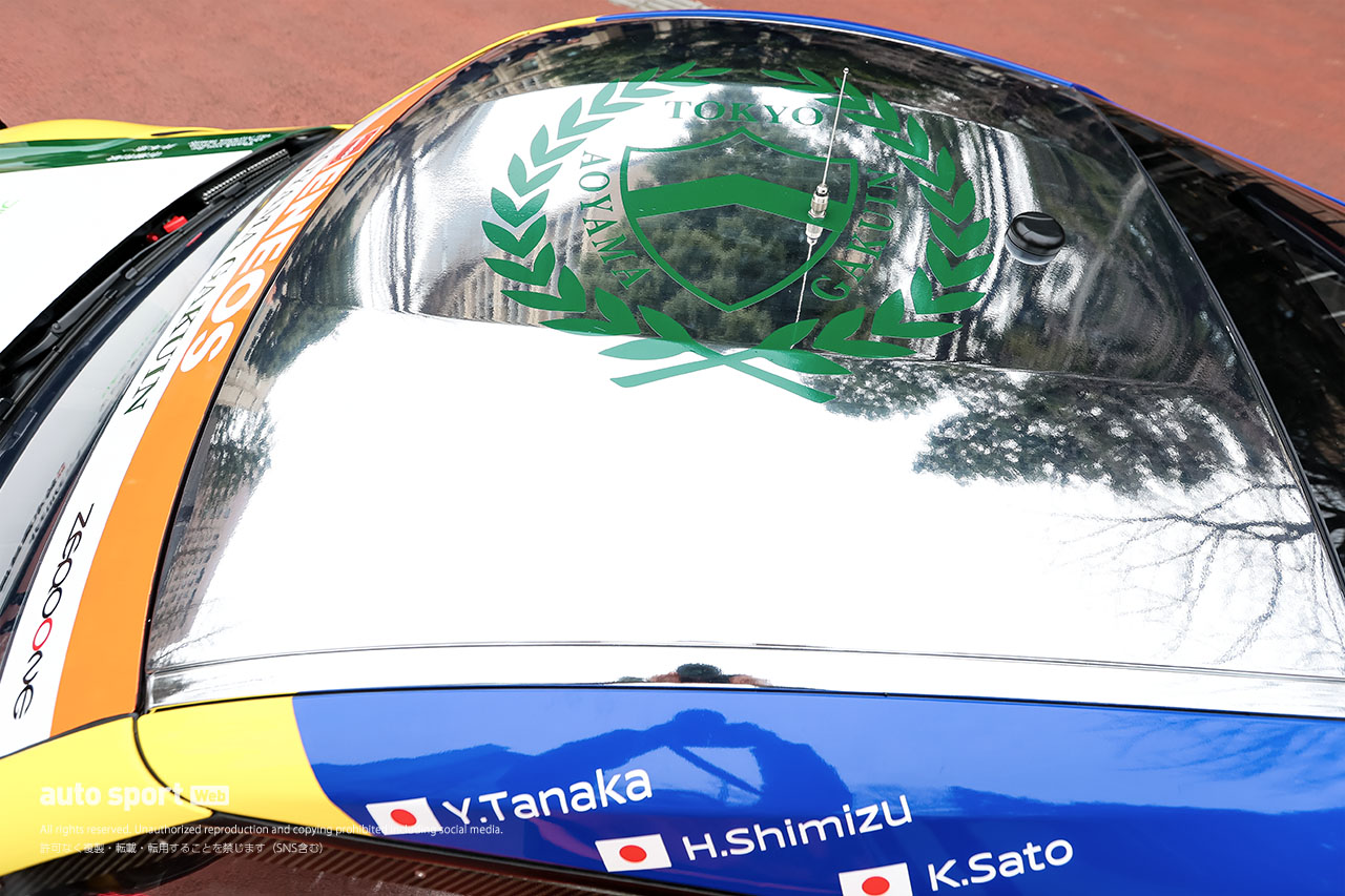 青山学院大学の“駅伝タスキ”をトヨタGRスープラGT4エボ2が装着。体育会自動車部が走らせるスーパー耐久車両が渋谷でお披露目