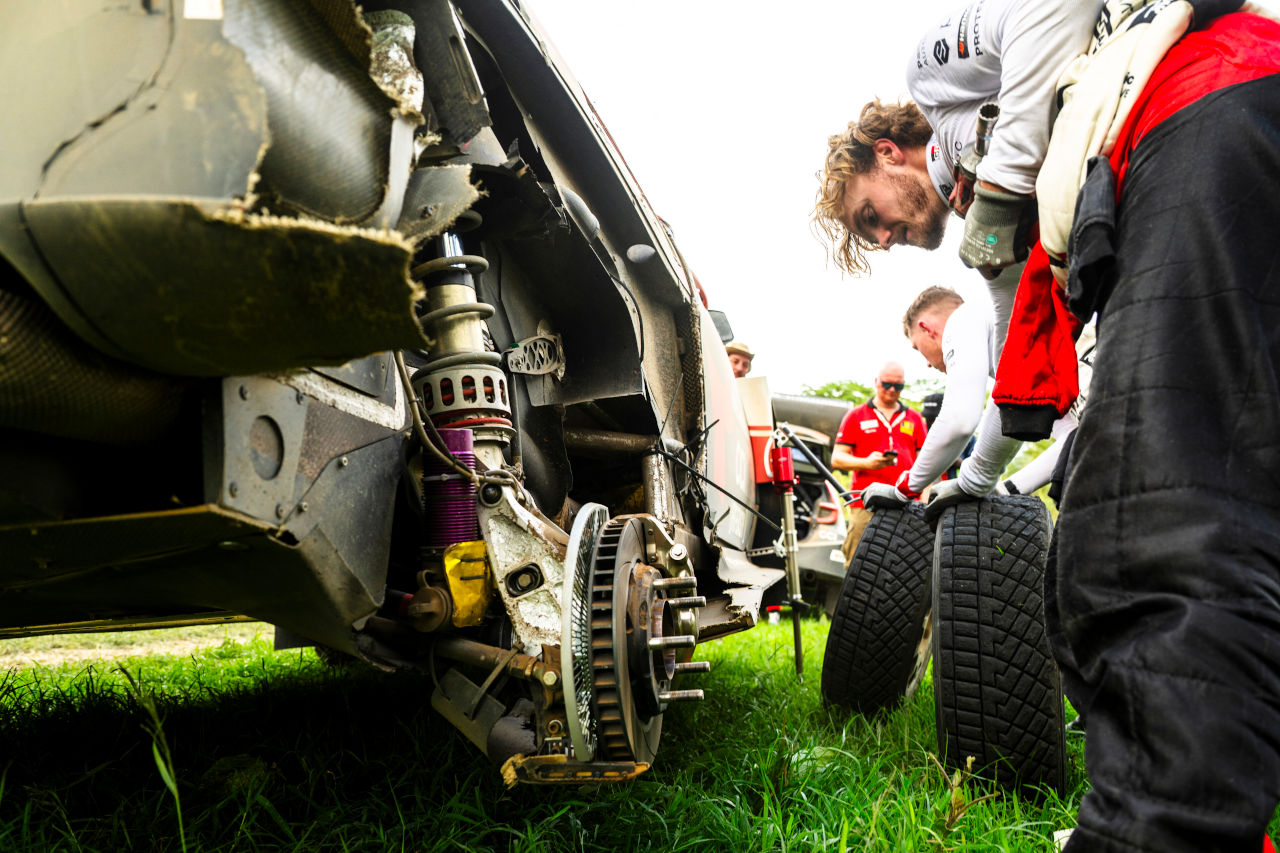 オジエ猛追！ 2番手に浮上し首位ソルベルグに急接近。その差は1秒に／WRC第3戦サファリ・ラリー・ケニア