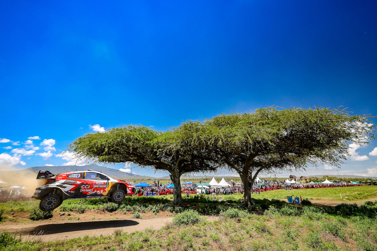 2日目もトヨタ勢が上位独占。僚友肉薄もソルベルグが首位キープ「見ているだけでも非常にエキサイティング」／WRC第3戦ケニア