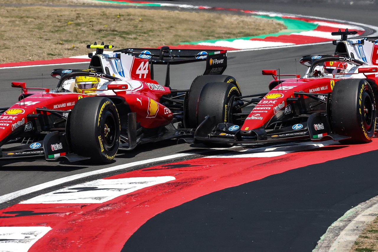 ルイス・ハミルトンとシャルル・ルクレール（フェラーリ）のバトル