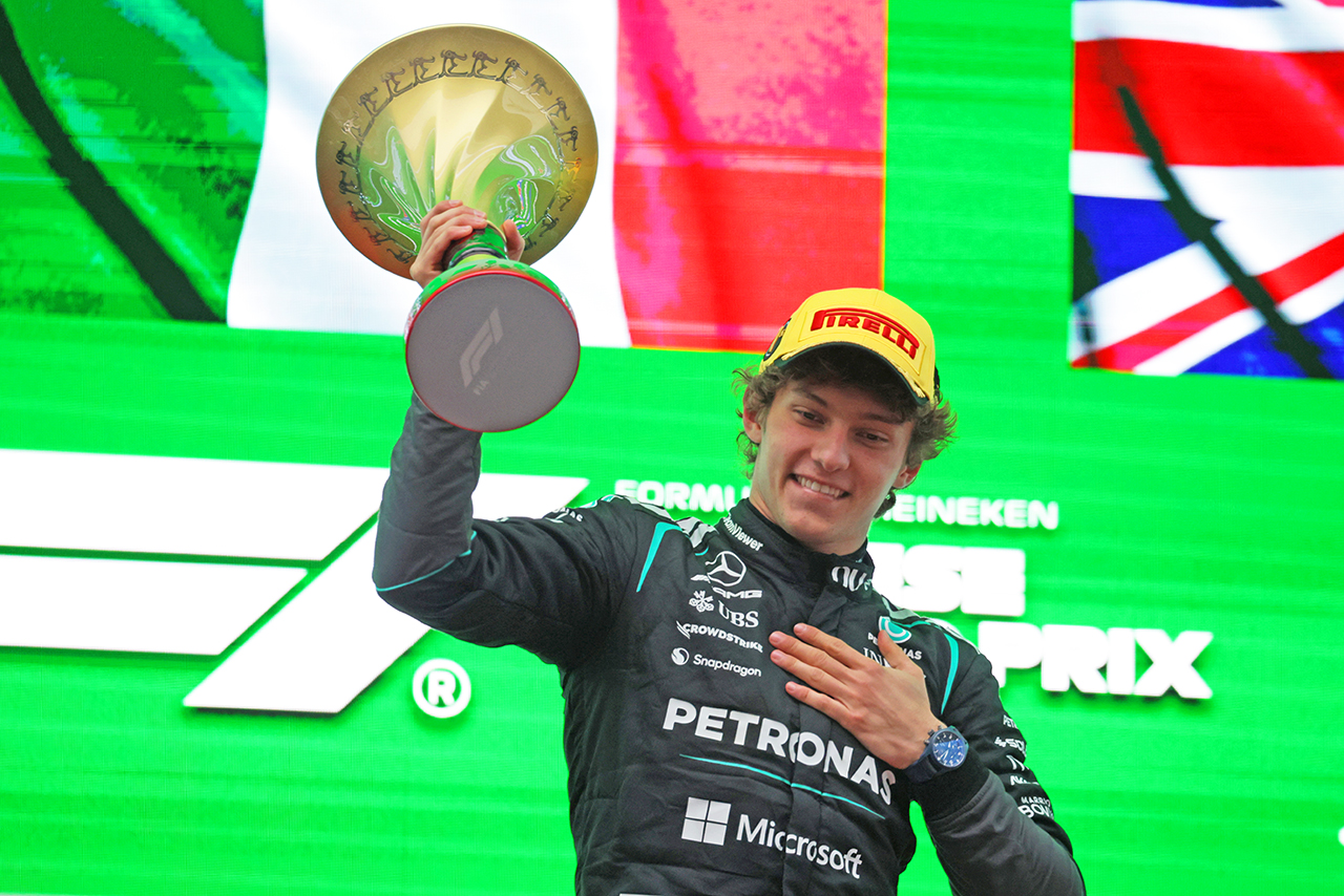 初優勝を飾ったアンドレア・キミ・アントネッリ（メルセデス）