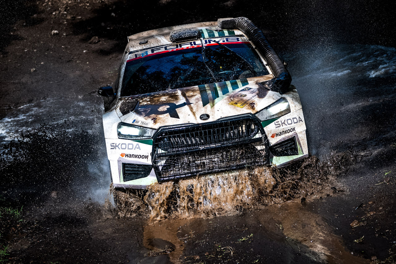 勝田貴元が涙の初優勝、伝統のサファリ・ラリーで悲願達成。日本人のWRC勝利は34年ぶり