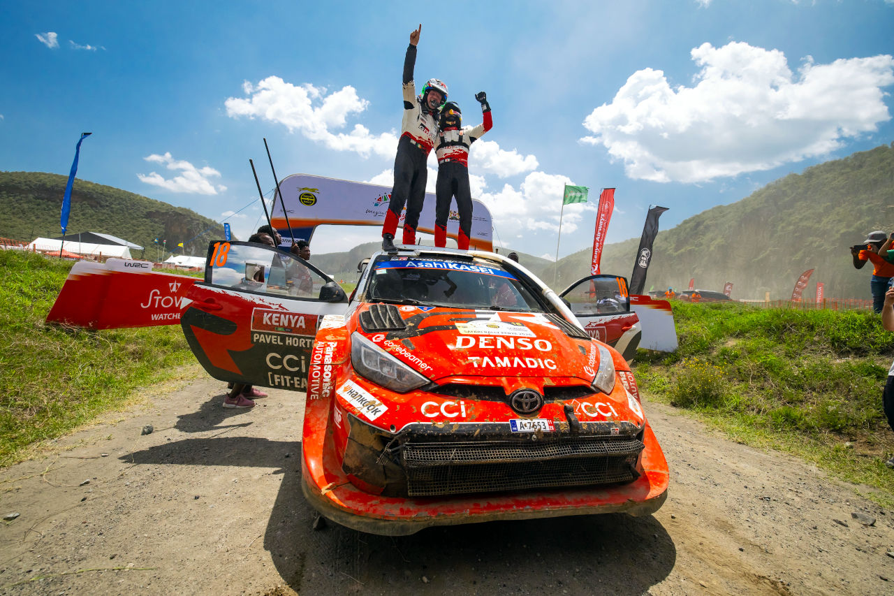 勝田貴元が涙のWRC初優勝、伝統のサファリ・ラリーで悲願達成「皆のおかげでここまでたどり着けました」