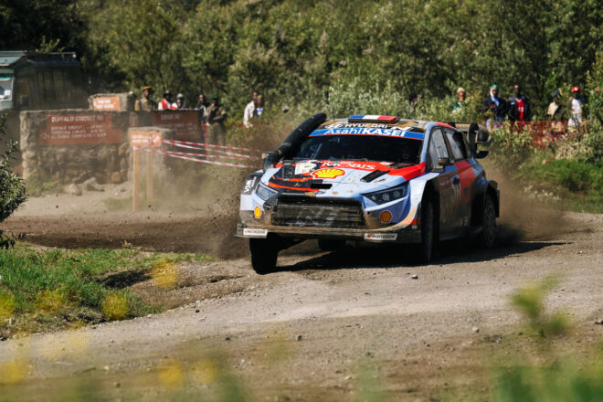 勝田貴元が涙のWRC初優勝、伝統のサファリ・ラリーで悲願達成「皆のおかげでここまでたどり着けました」