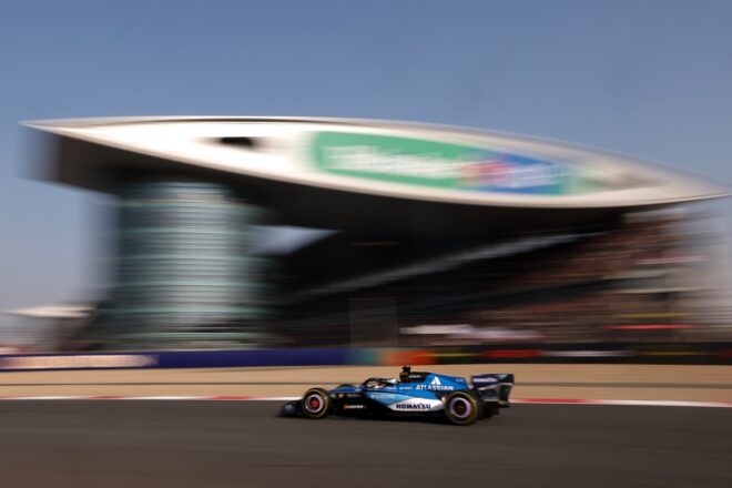 コラピントとの激しいバトルを制してサインツがチームに今季初ポイントをもたらす　一方アルボンはマシントラブルで出走かなわず