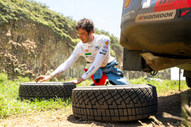 僚友たちが初優勝を祝福。勝田貴元「決して諦めなかったから、ここまで来られた」／WRCケニア デイ4コメント集