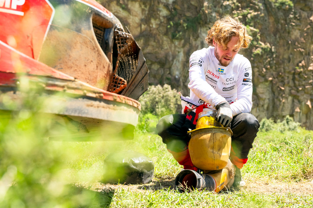 僚友たちが初優勝を祝福。勝田貴元「決して諦めなかったから、ここまで来られた」／WRCケニア デイ4コメント集