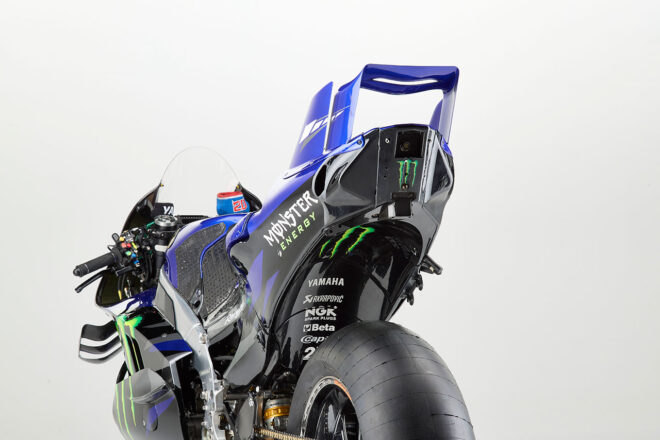 ヤマハ転換の1年。直4の進化とV4エンジンの並行開発と決断の裏側「これまでとは別のマシンです」／MotoGP