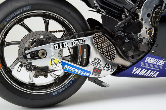 ヤマハ転換の1年。直4の進化とV4エンジンの並行開発と決断の裏側「これまでとは別のマシンです」／MotoGP