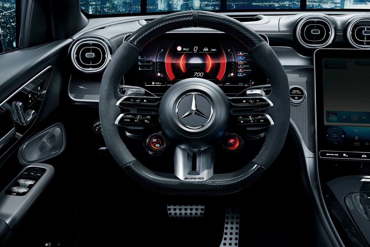 メルセデスAMG、人気の『GLC 43 4MATIC／クーペ』に精悍な特別仕様車“Edition Night Carbon”が登場