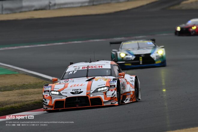 au TOM’S GR Supra（坪井翔／山下健太）　2026スーパーGT富士公式テスト