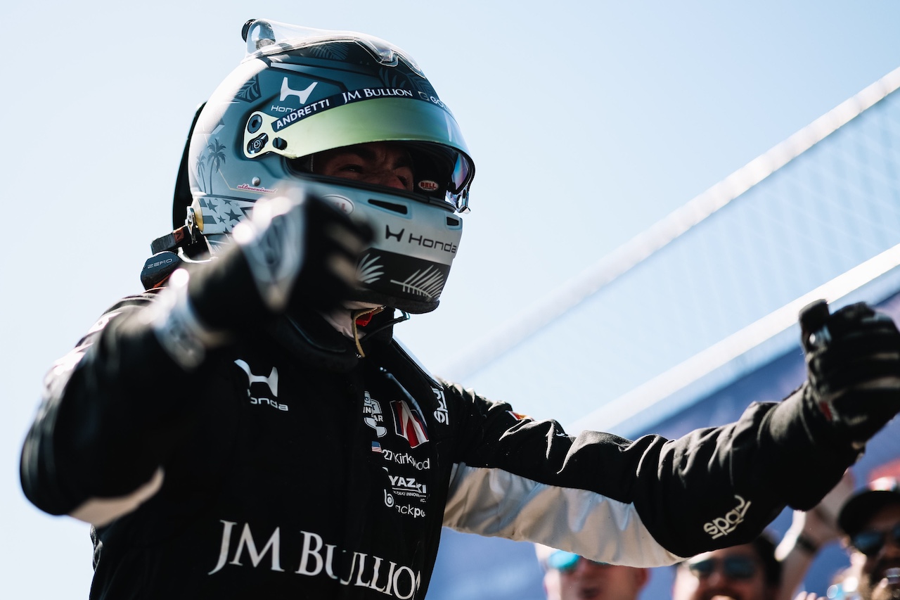 波乱のアーリントン初開催はカークウッドが制す。終盤に王者パロウを鮮やかにオーバーテイク