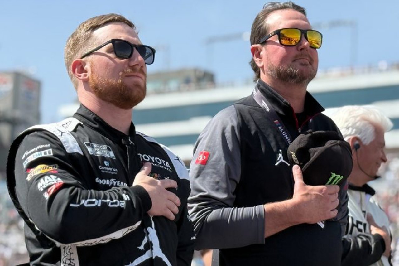 不幸と不運を乗り越えて。無冠の“帝王”デニー・ハムリンが今季初、通算61勝目／NASCAR第5戦