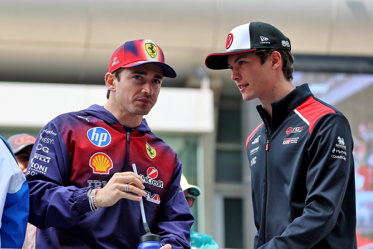 シャルル・ルクレール（フェラーリ）とオリバー・ベアマン（ハース）