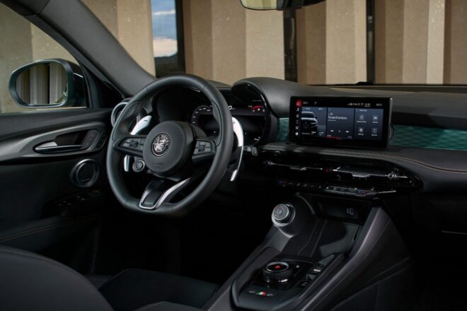 アルファロメオ、新世代SUV『トナーレ』を刷新。大胆なフロントマスク採用にエンジン制御も見直し