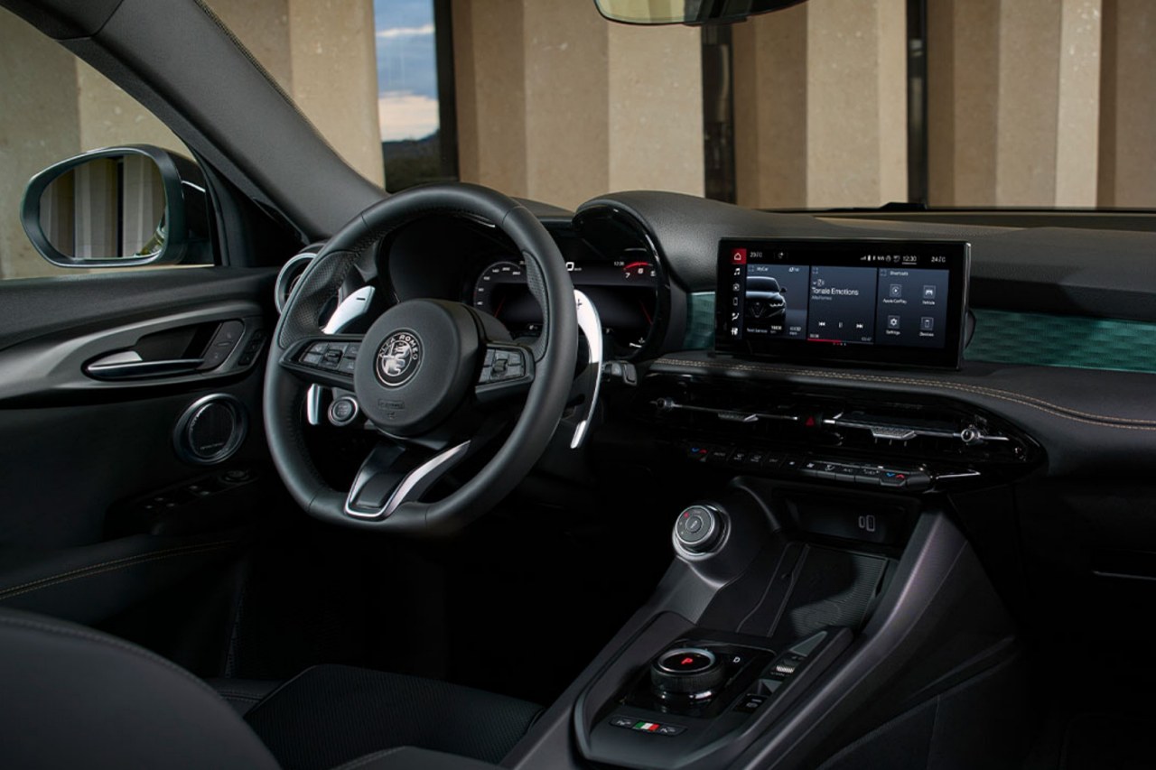 アルファロメオ、新世代SUV『トナーレ』を刷新。大胆なフロントマスク採用にエンジン制御も見直し