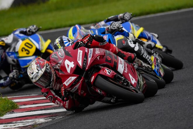 4月4〜23日に名古屋で全日本ロードレース選手権写真展『The Moment 瞬間を、生きる』を開催