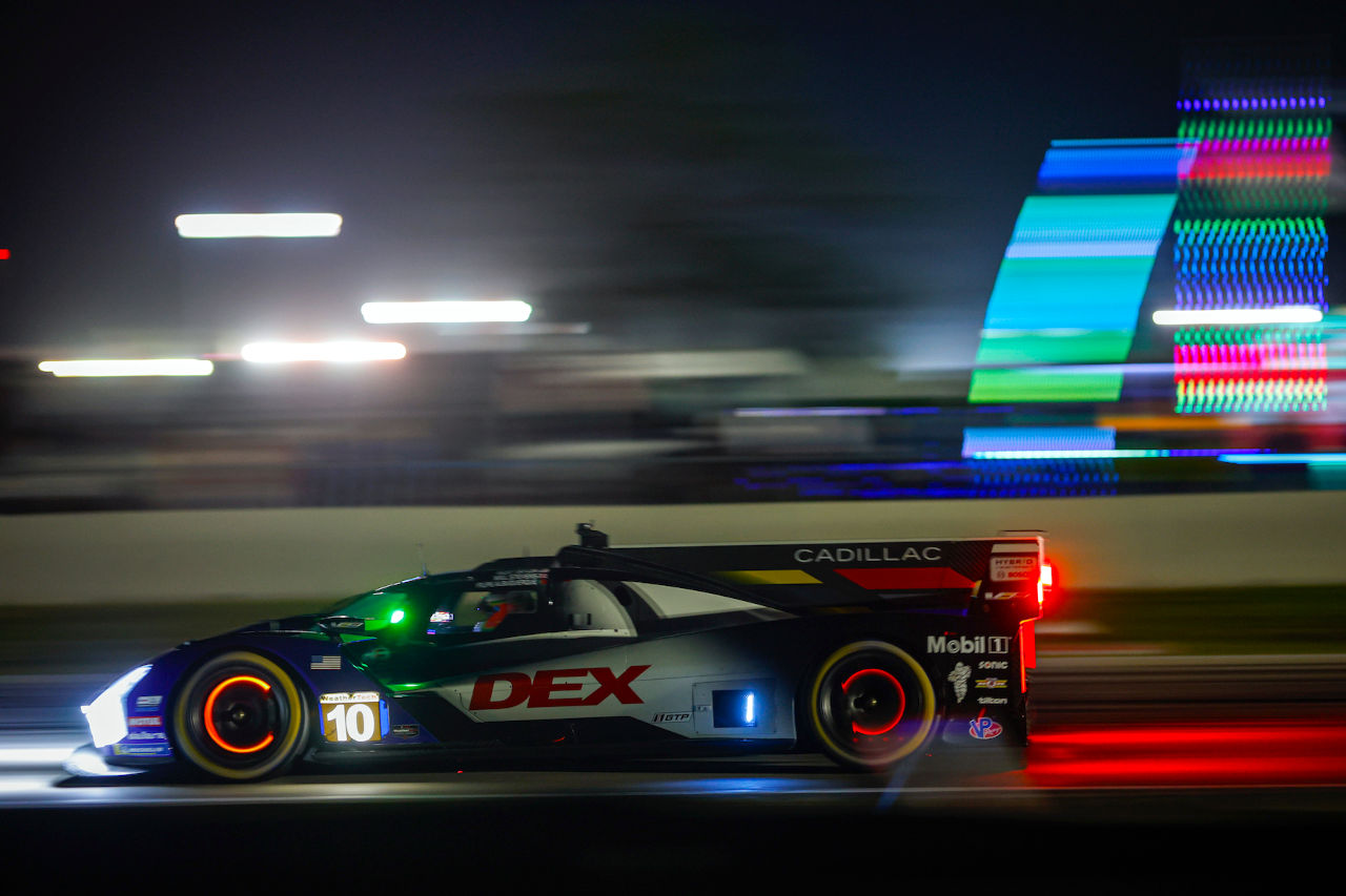 伝統のセブリング12時間レースが開幕。走行初日はポルシェとキャデラックがトップを分け合う／IMSA第2戦