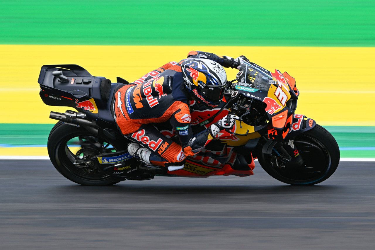 路面状況に翻弄された初日はザルコがトップ。小椋藍は2戦連続の予選Q2直接進出／第2戦ブラジルGP