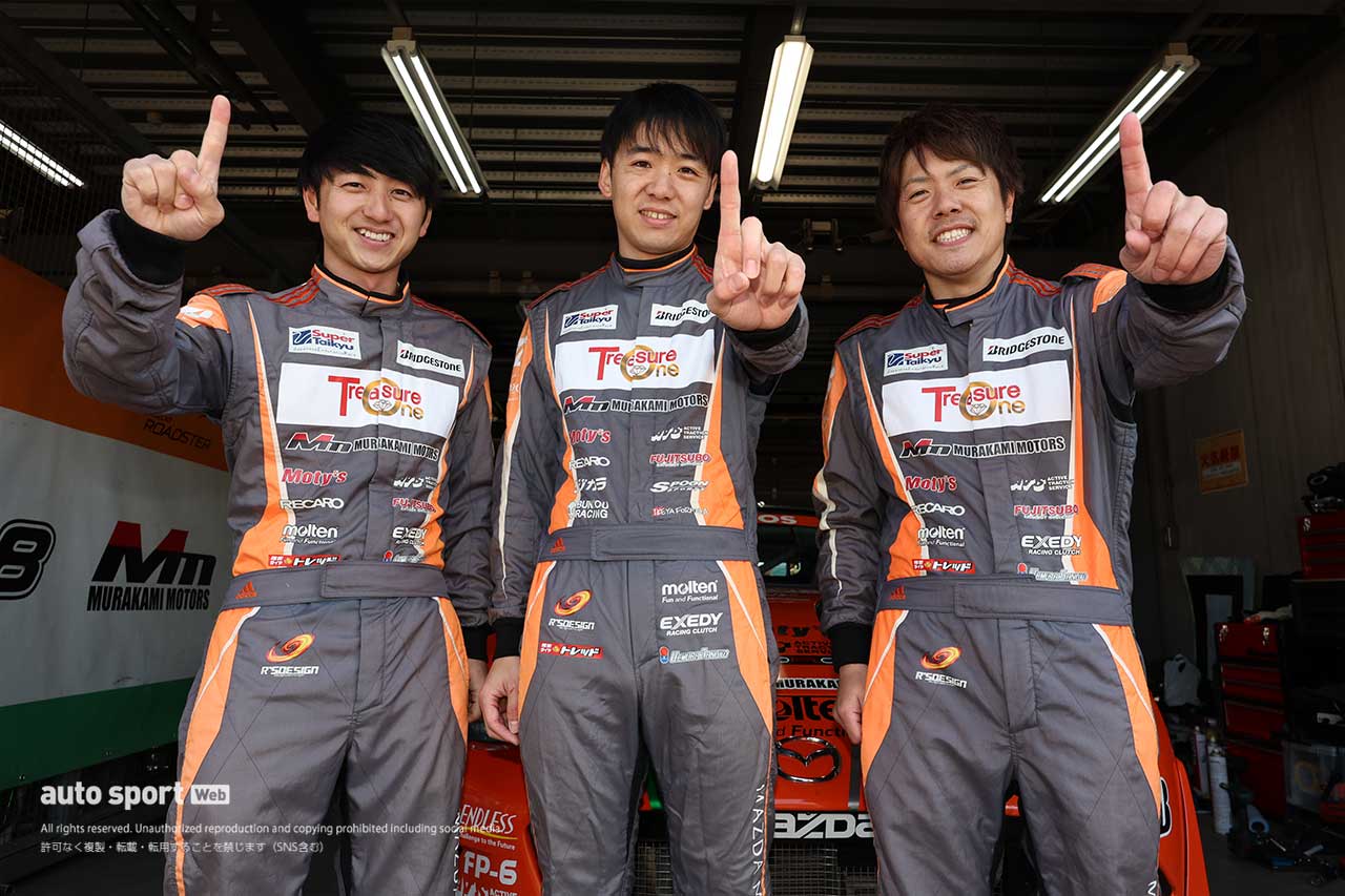 吉田綜一郎／黒沼聖那／太田達也（トレジャーワンwith 村上モータースMAZDAロードスター）