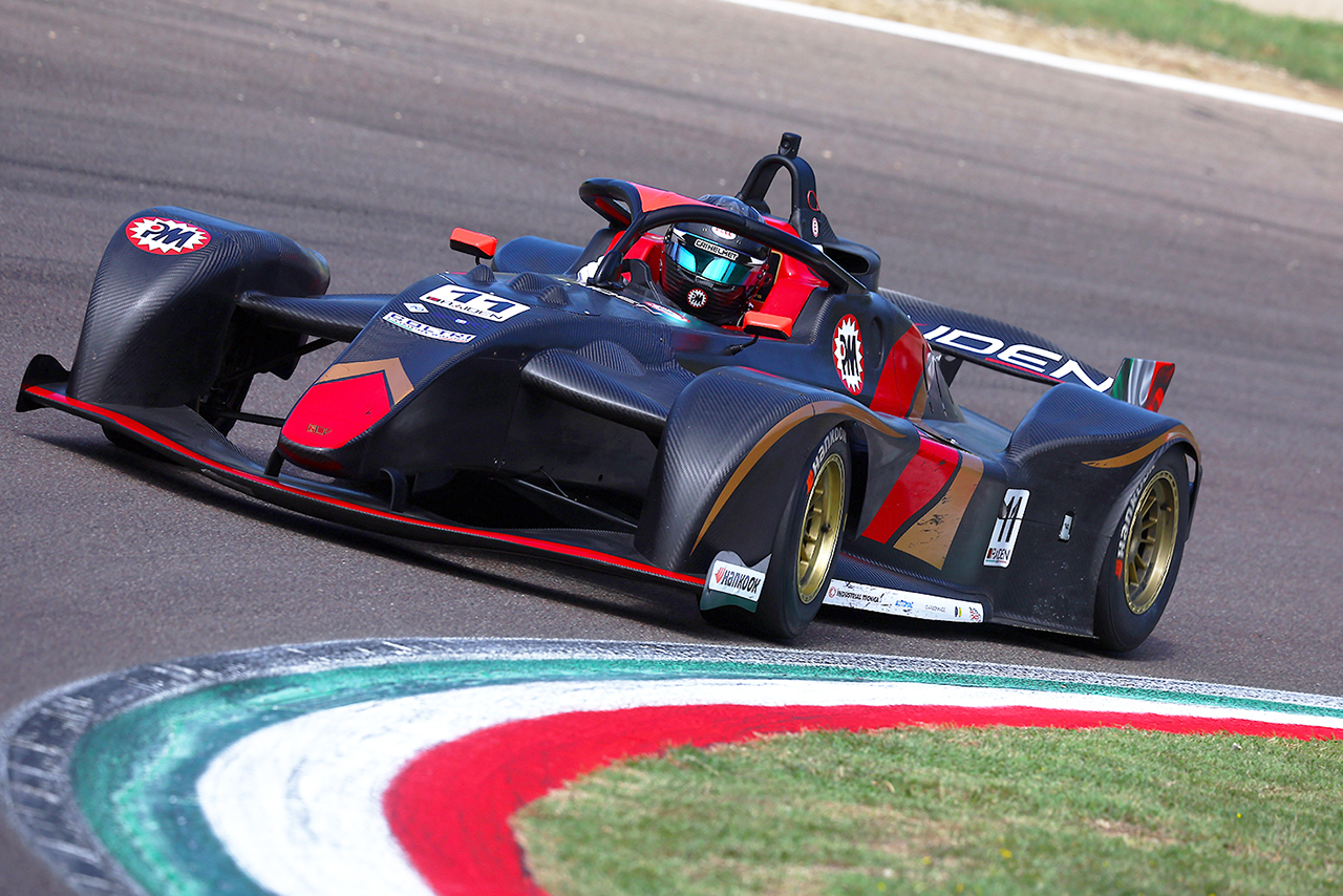 イタリア・スポーツ・プロトタイプ選手権のワンメイク車両『ウルフGB08ライデン』