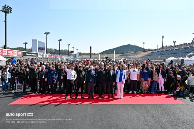 スーパー耐久第1戦もてぎ決勝レース1に先立ち国内モータースポーツ代表者が集まり盛大に開幕宣言
