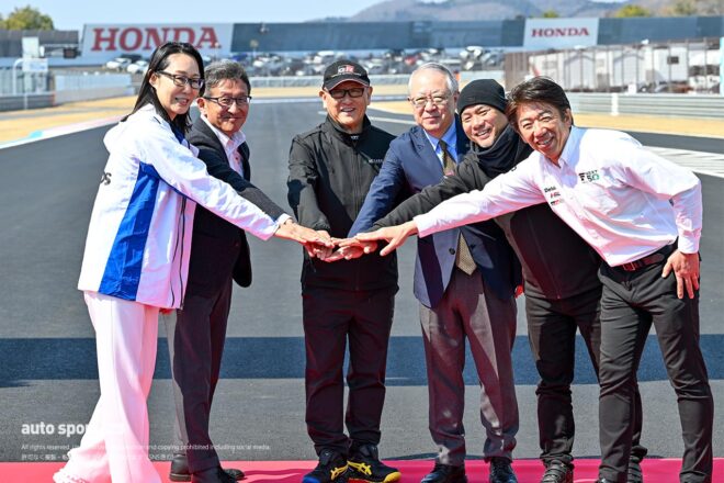 スーパー耐久第1戦もてぎ決勝レース1に先立ち国内モータースポーツ代表者が集まり盛大に開幕宣言