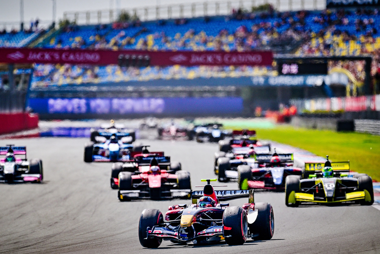 2025年BOSS GP第4戦アッセンのスタートシーン