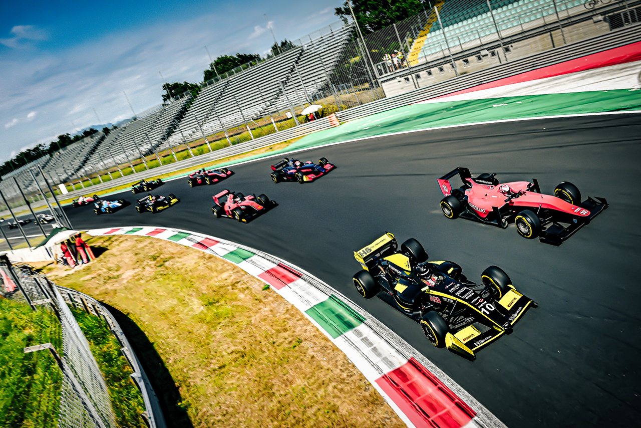 2025年BOSS GP第3戦モンツァのスタートシーン