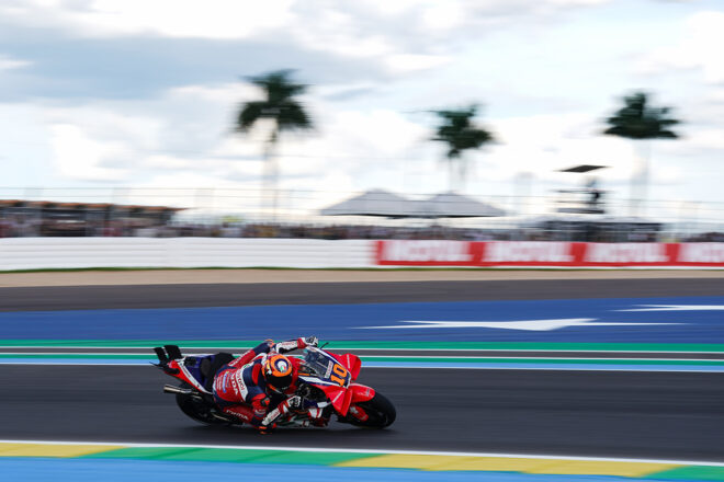 マリーニ、8台抜きのスプリントに「後方からのスタートは大きな痛手」ミルはバトルで転倒／第2戦ブラジルGP