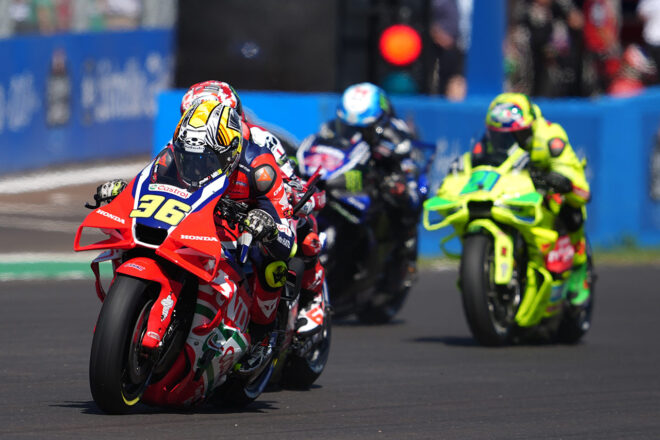 後方から浮上のマリーニ「見た目以上にポジティブな結果」ミルは上位走行中に痛恨の転倒／第2戦ブラジルGP