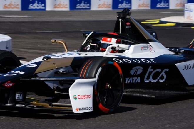 コースを走行するJuju（野田樹潤）