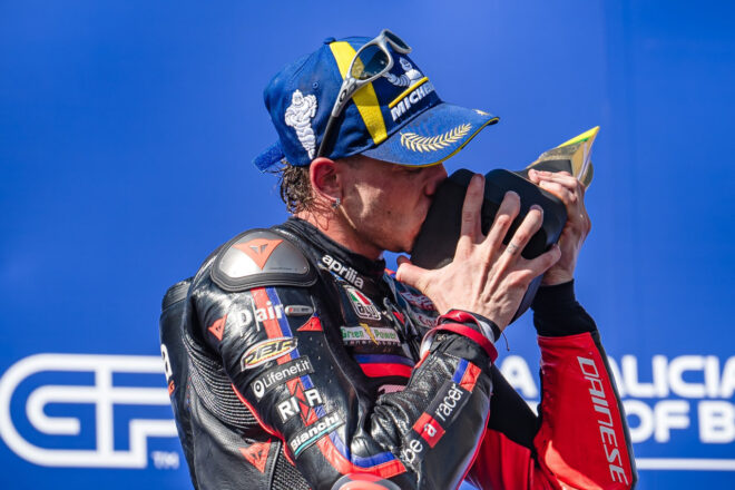初日20番手から今季2勝目を挙げ、連勝記録更新のベゼッチ「最高の一日だった」／第2戦ブラジルGP