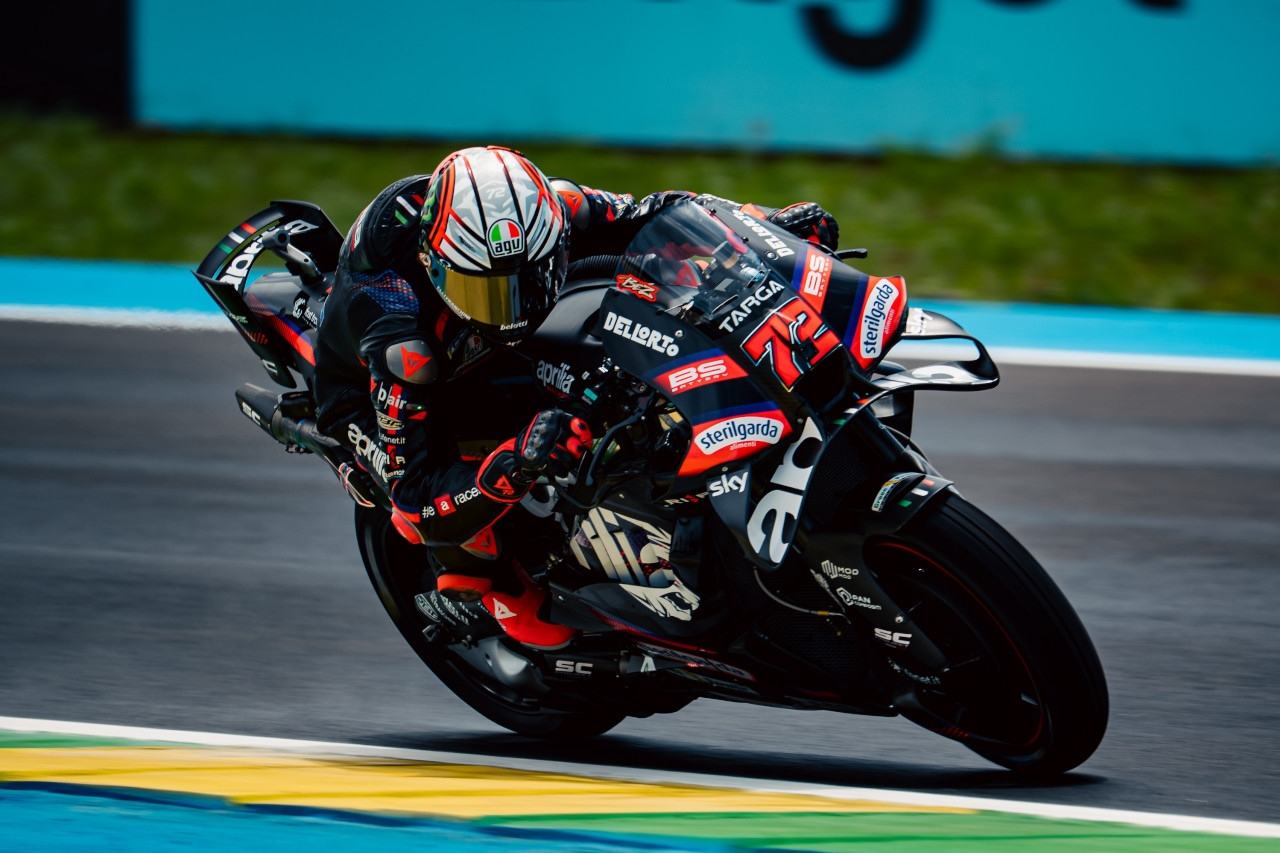 初日20番手から今季2勝目を挙げ、連勝記録更新のベゼッチ「最高の一日だった」／第2戦ブラジルGP