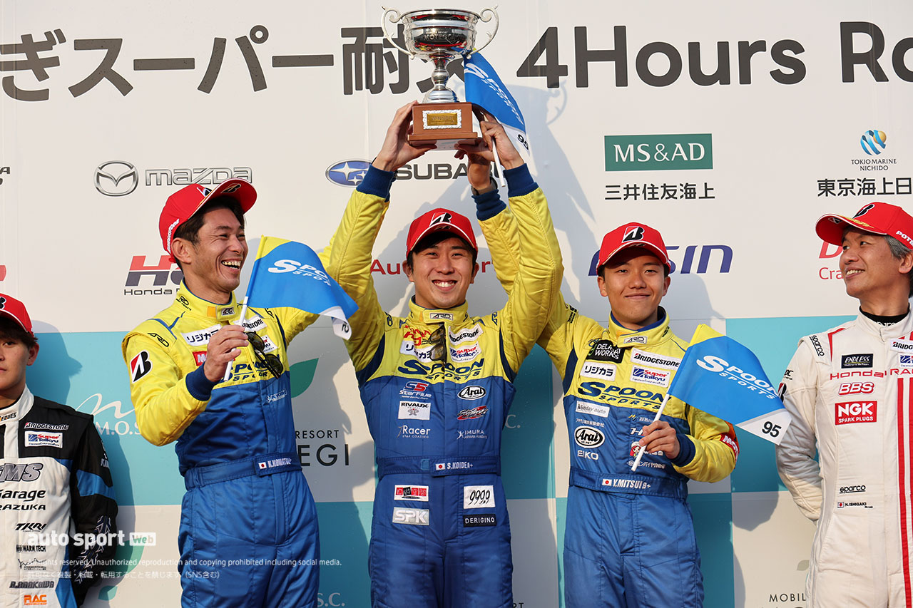 トップチェッカー後に白煙ストップ。激しいST-2首位争いを制したSPOONシビック小出峻「勝ったと胸を張って言える」