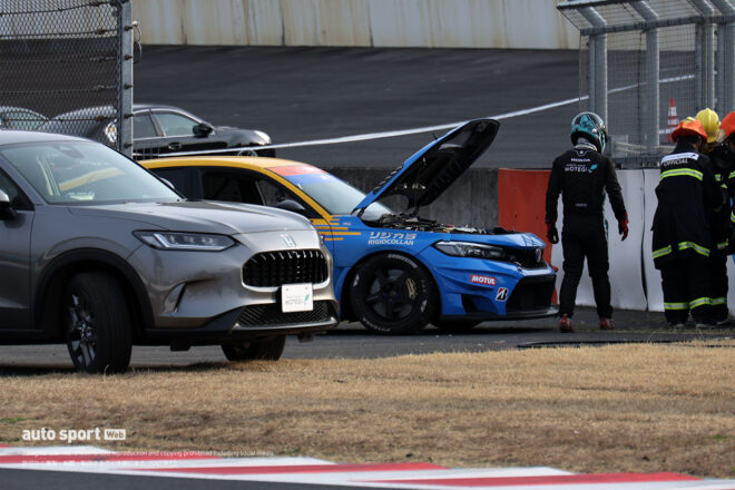 トップチェッカー後に白煙ストップ。激しいST-2首位争いを制したSPOONシビック小出峻「勝ったと胸を張って言える」