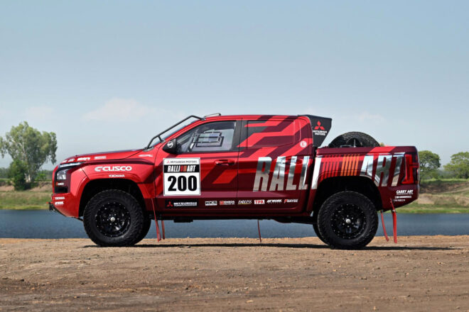 チーム三菱ラリーアート、2026年もアジアクロスカントリーラリーに参戦し連覇を狙う。『ランエボ』『パジェロ』のラリー車から着想を得た新カラー公開