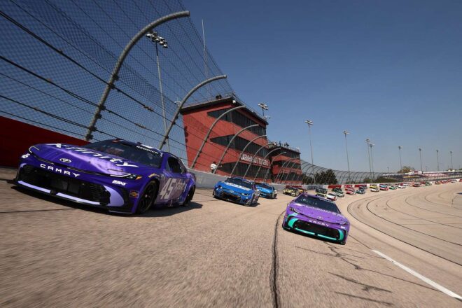 続発トラブル吹き飛ばし。絶好調トヨタのレディックが開幕3連勝に続く6戦4勝の快進撃／NASCAR第6戦