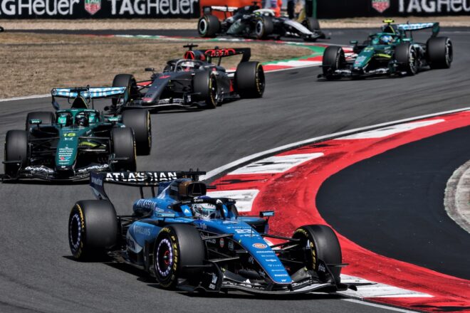 アレクサンダー・アルボン駆るウイリアムズFW48