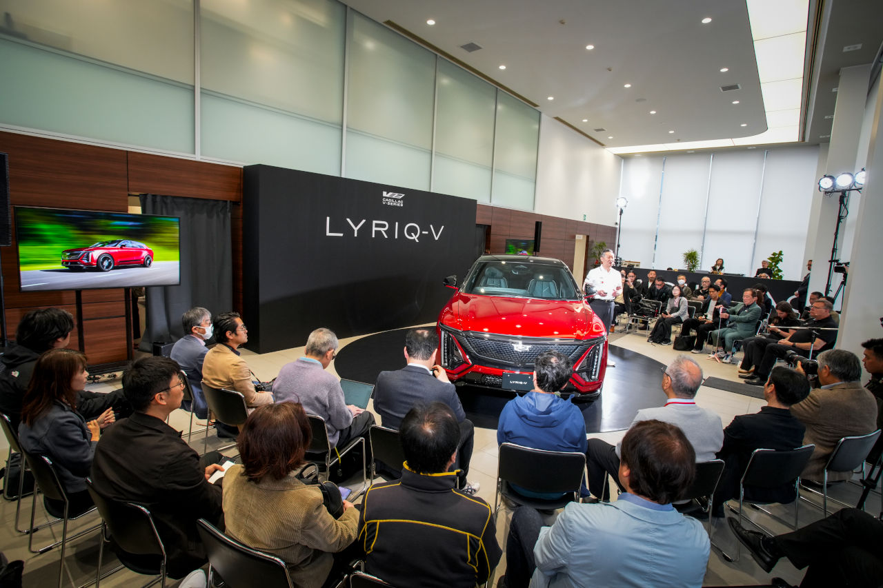 キャデラック最速SUV、レース由来の『リリックV』を発表。モータースポーツ担当が来日し鈴鹿F1に向けてエール