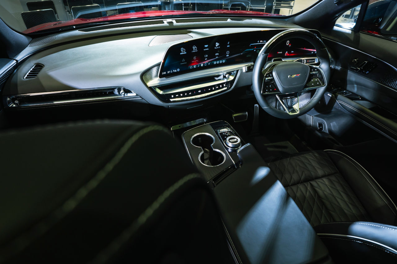 キャデラック最速SUV、レース由来の『リリックV』を発表。モータースポーツ担当が来日し鈴鹿F1に向けてエール