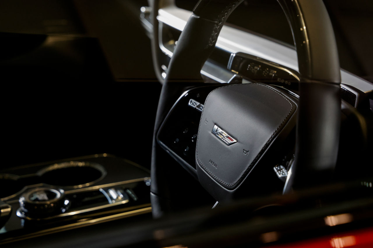 キャデラック最速SUV、レース由来の『リリックV』を発表。モータースポーツ担当が来日し鈴鹿F1に向けてエール