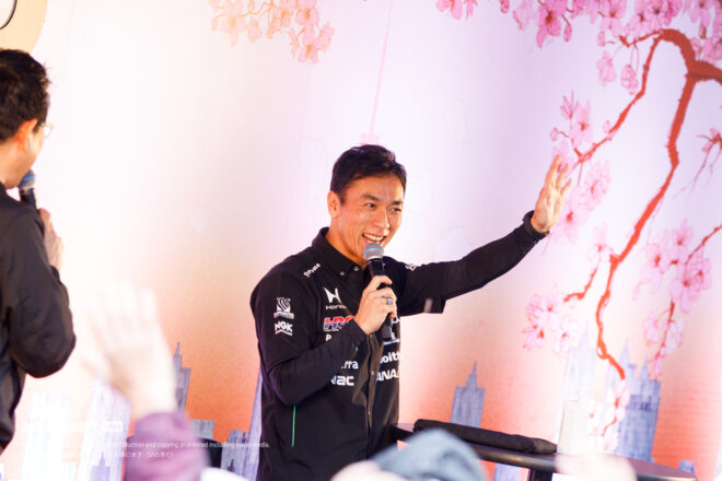 「鈴鹿がドライバーたちに愛されるのは観客との一体感。インディ500と一緒」と佐藤琢磨。F1イベントでアツいトークを披露